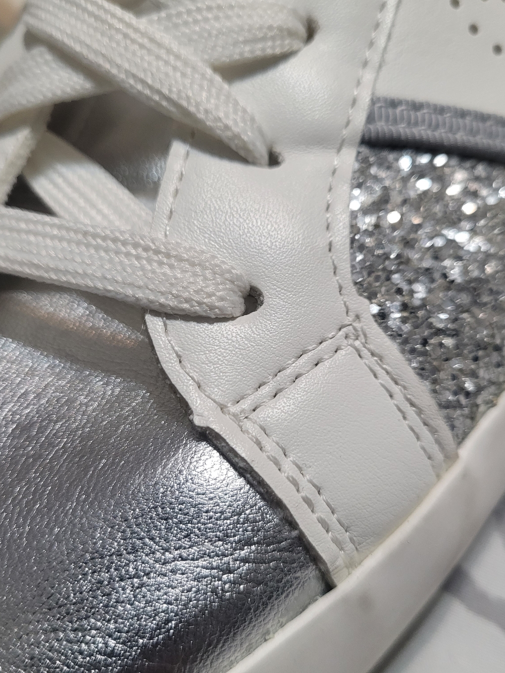 Women's White and Silver Glitter Low-Top Sneakers 9.5 - Picture 3 of 6